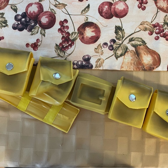 Halloween Costume DC Batman Rubber Utility Belt with Velcro closure - Picture 3 of 6